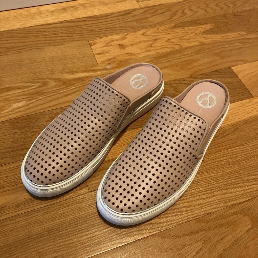 Wishbone “Lulu” slip on